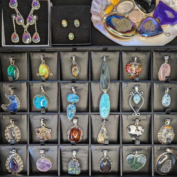 Pendants LIVE LISTING - Picture 7 of 8